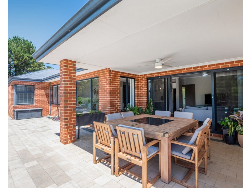 32 Benbecula Circle, Bedfordale WA 6112