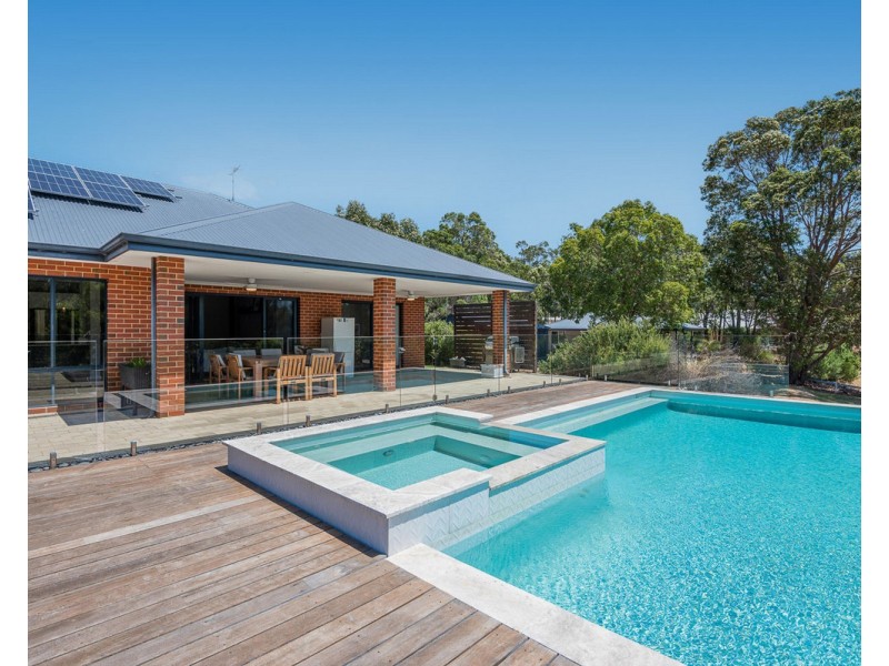 32 Benbecula Circle, Bedfordale WA 6112