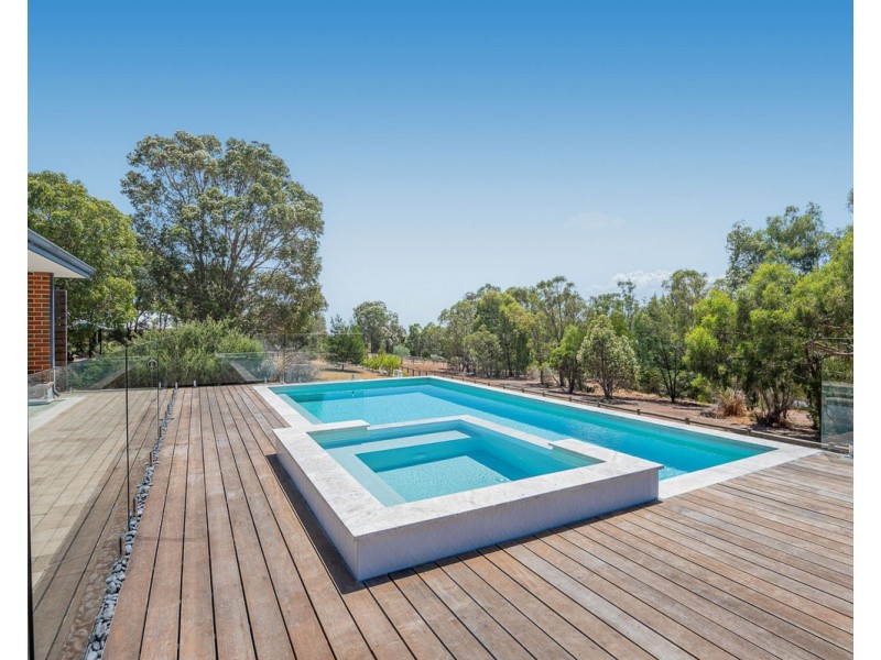 32 Benbecula Circle, Bedfordale WA 6112