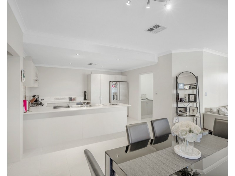 5/22 Whittaker Turn, Piara Waters WA 6112