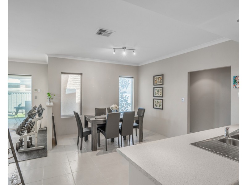 5/22 Whittaker Turn, Piara Waters WA 6112