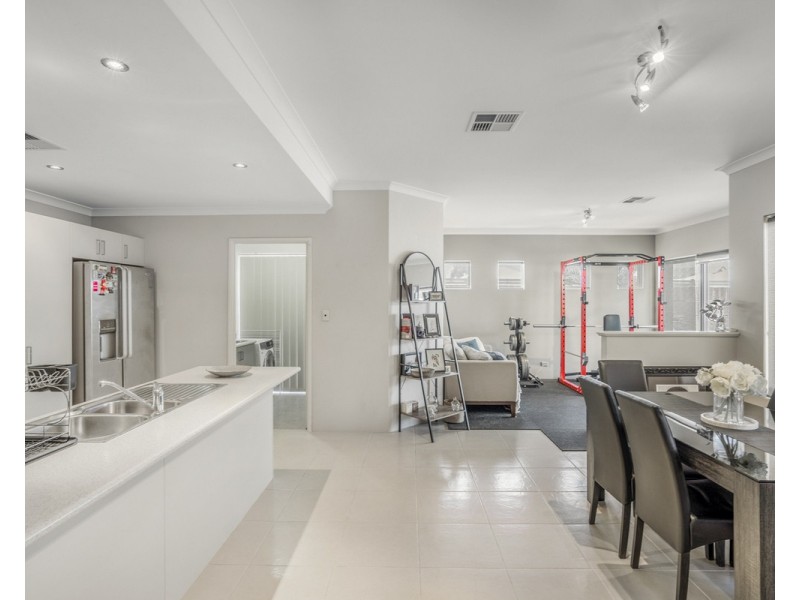 5/22 Whittaker Turn, Piara Waters WA 6112