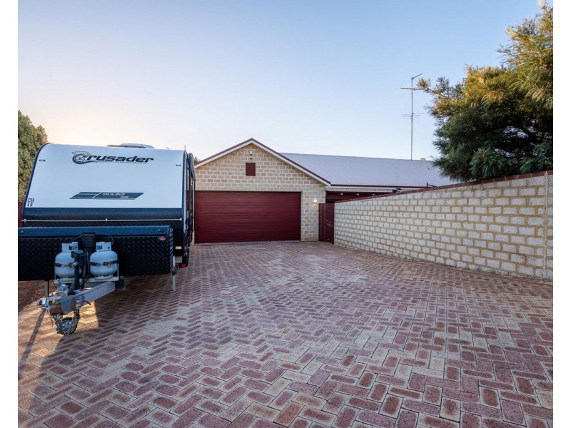 5 Higgins Place, Mount Nasura WA 6112