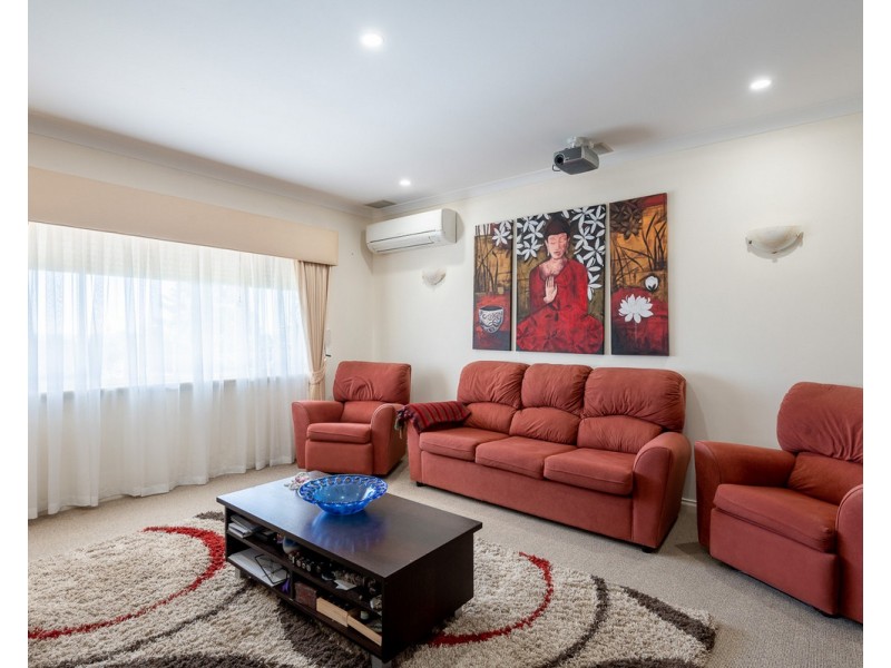 5 Higgins Place, Mount Nasura WA 6112