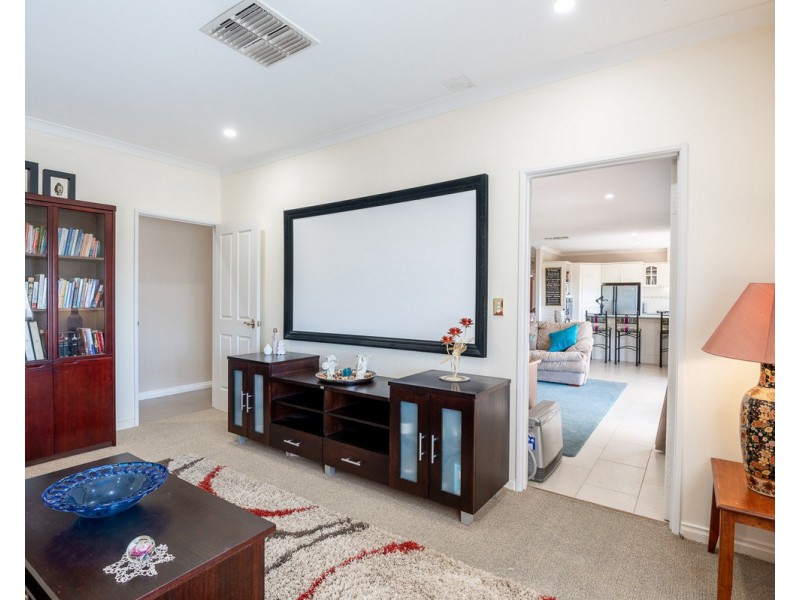 5 Higgins Place, Mount Nasura WA 6112