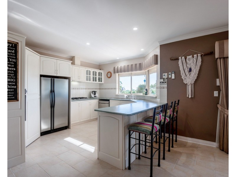 5 Higgins Place, Mount Nasura WA 6112