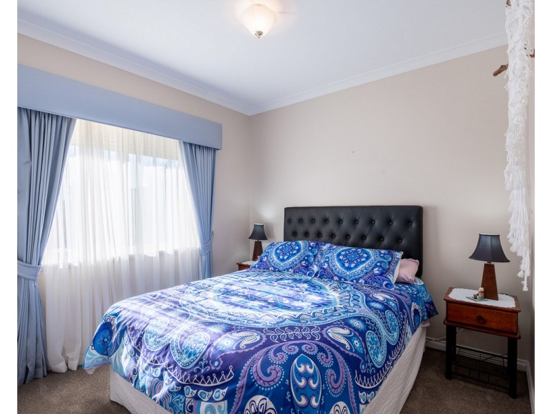 5 Higgins Place, Mount Nasura WA 6112