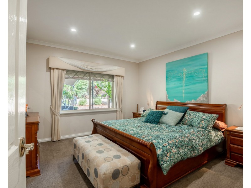 5 Higgins Place, Mount Nasura WA 6112