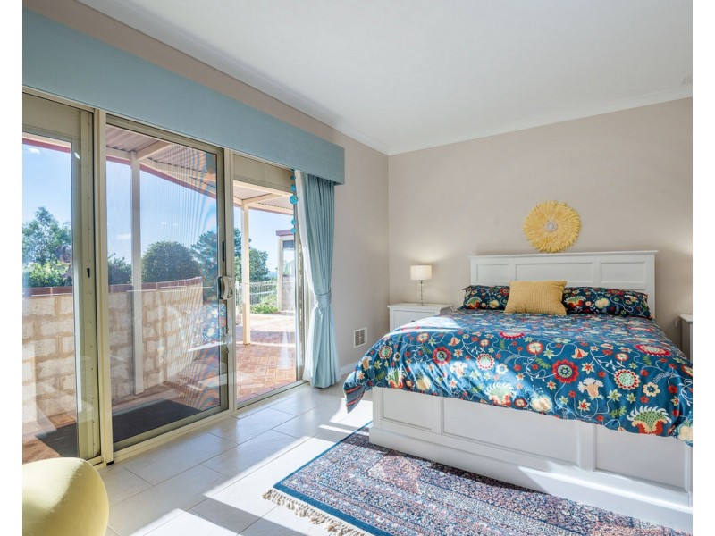 5 Higgins Place, Mount Nasura WA 6112