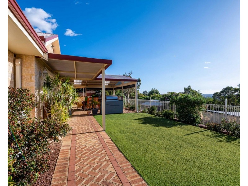 5 Higgins Place, Mount Nasura WA 6112
