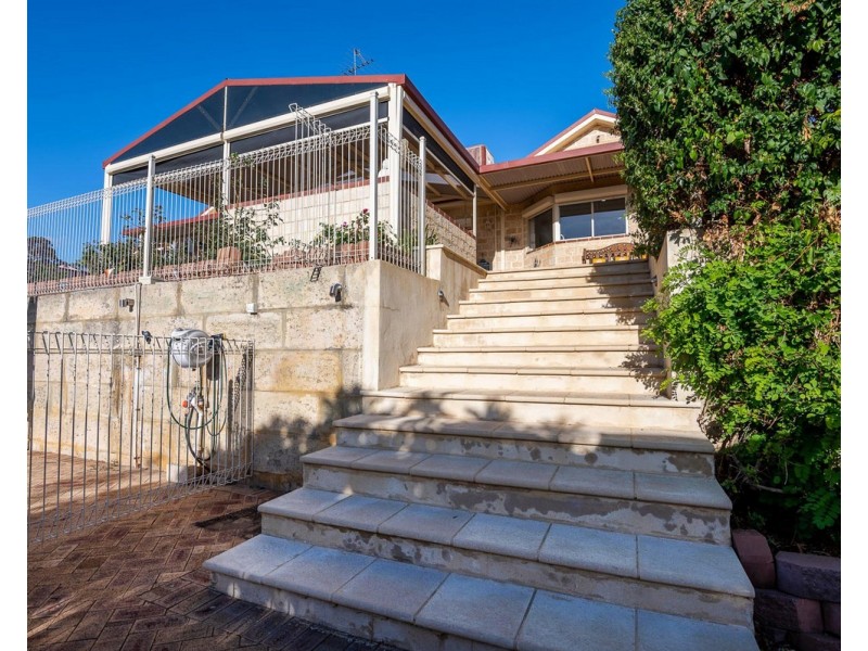5 Higgins Place, Mount Nasura WA 6112