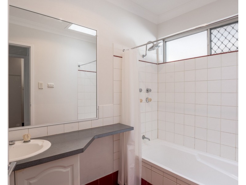 24 Clifton Street, Kelmscott WA 6111