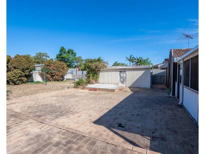 24 Clifton Street, Kelmscott WA 6111
