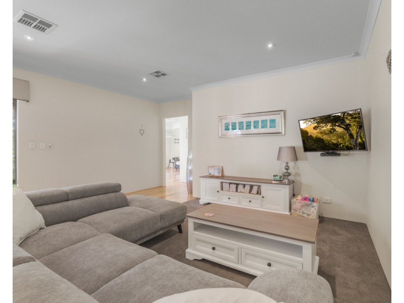 26 Blissett Drive, Bedfordale WA 6112