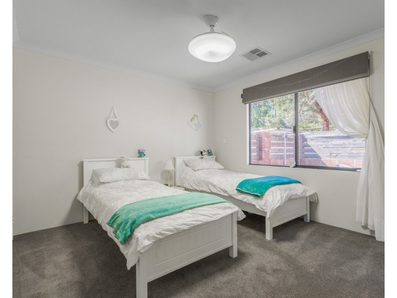 26 Blissett Drive, Bedfordale WA 6112