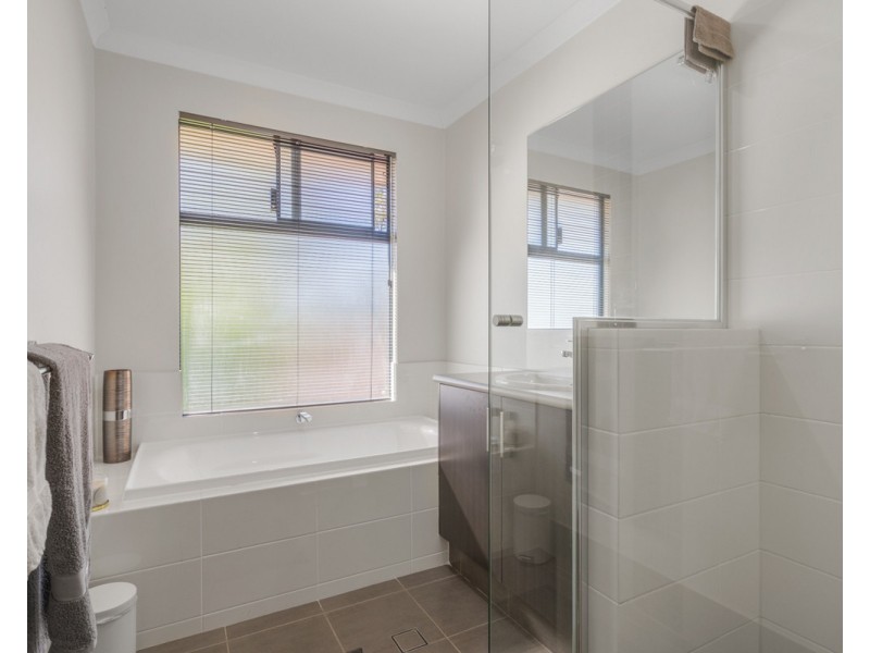 26 Blissett Drive, Bedfordale WA 6112