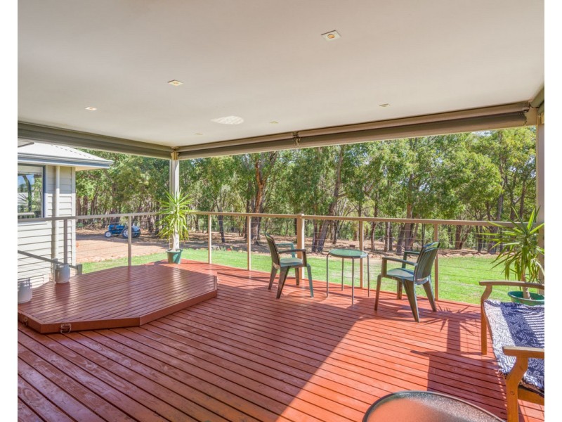 26 Blissett Drive, Bedfordale WA 6112
