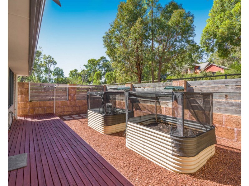 26 Blissett Drive, Bedfordale WA 6112