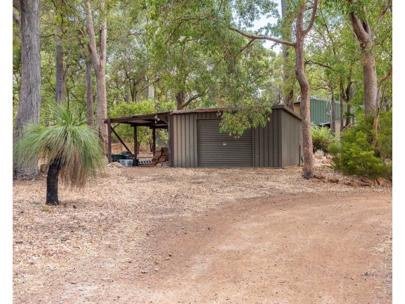 8 Stonegate Road, Roleystone WA 6111