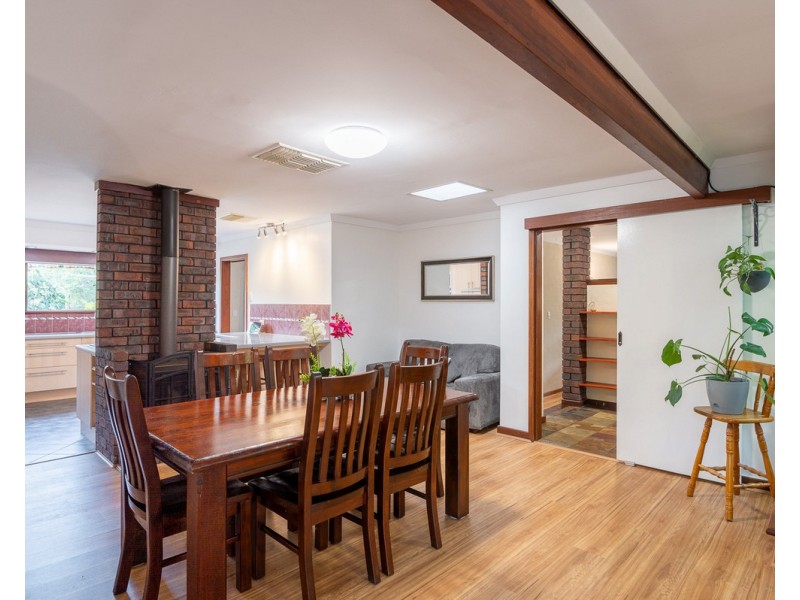 8 Stonegate Road, Roleystone WA 6111