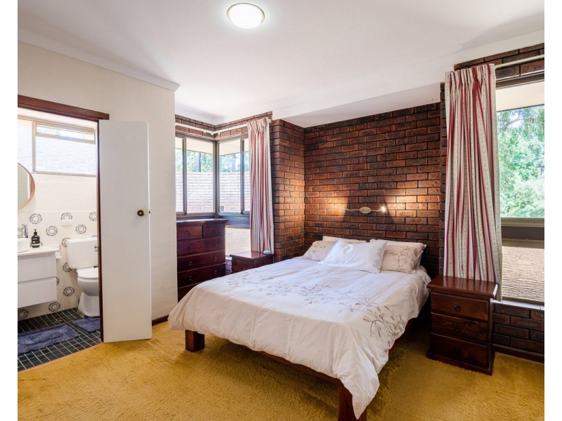 8 Stonegate Road, Roleystone WA 6111