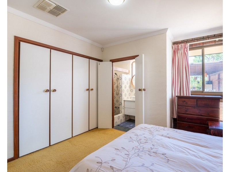 8 Stonegate Road, Roleystone WA 6111