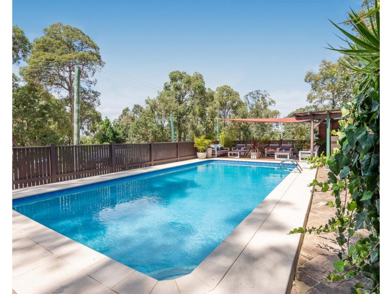 8 Stonegate Road, Roleystone WA 6111