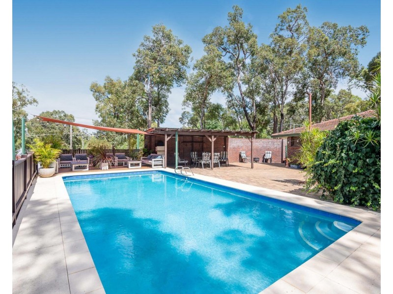 8 Stonegate Road, Roleystone WA 6111