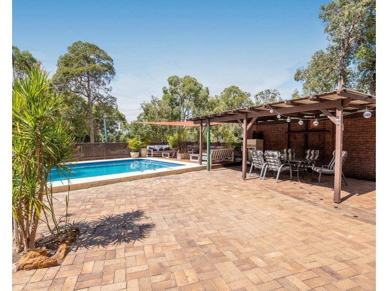 8 Stonegate Road, Roleystone WA 6111