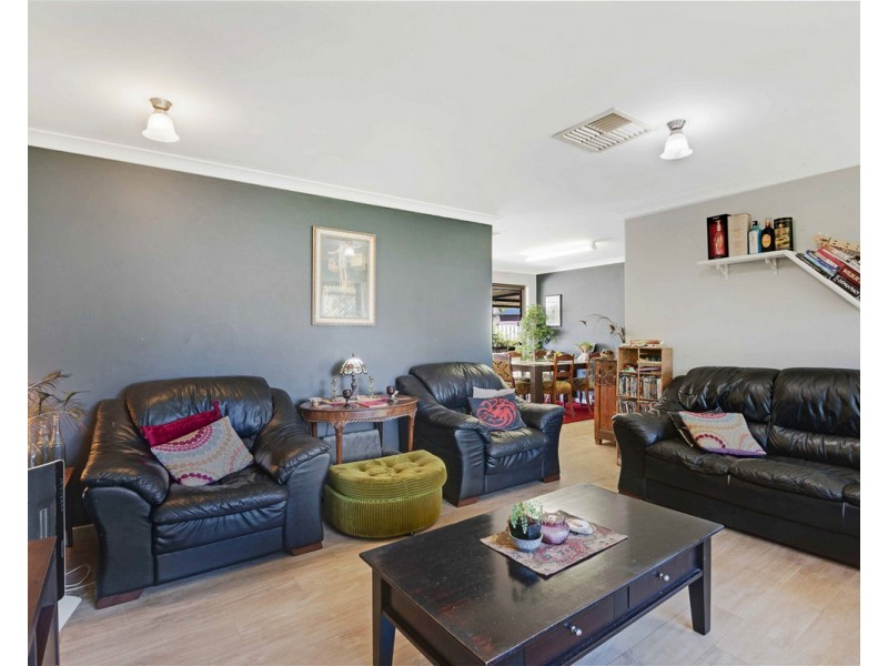 3 Dyson Court, Camillo WA 6111