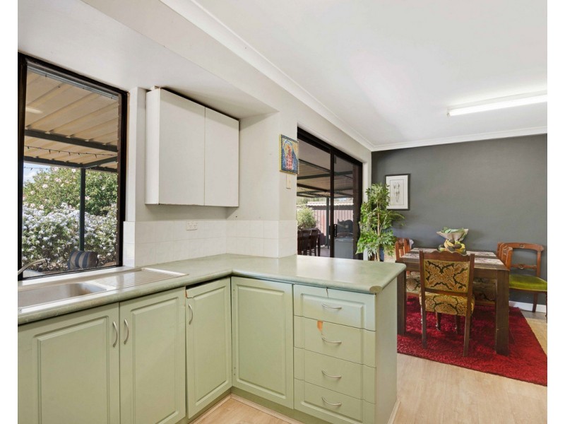 3 Dyson Court, Camillo WA 6111