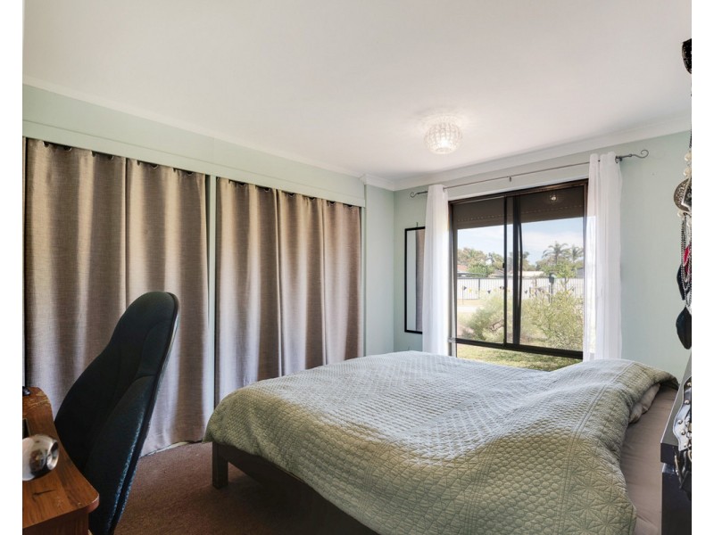 3 Dyson Court, Camillo WA 6111