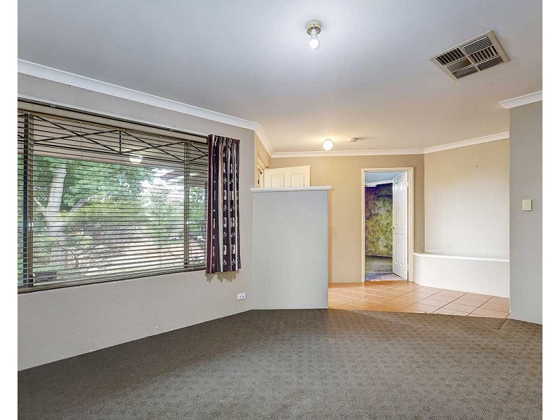 77 Riverside Lane, Seville Grove WA 6112