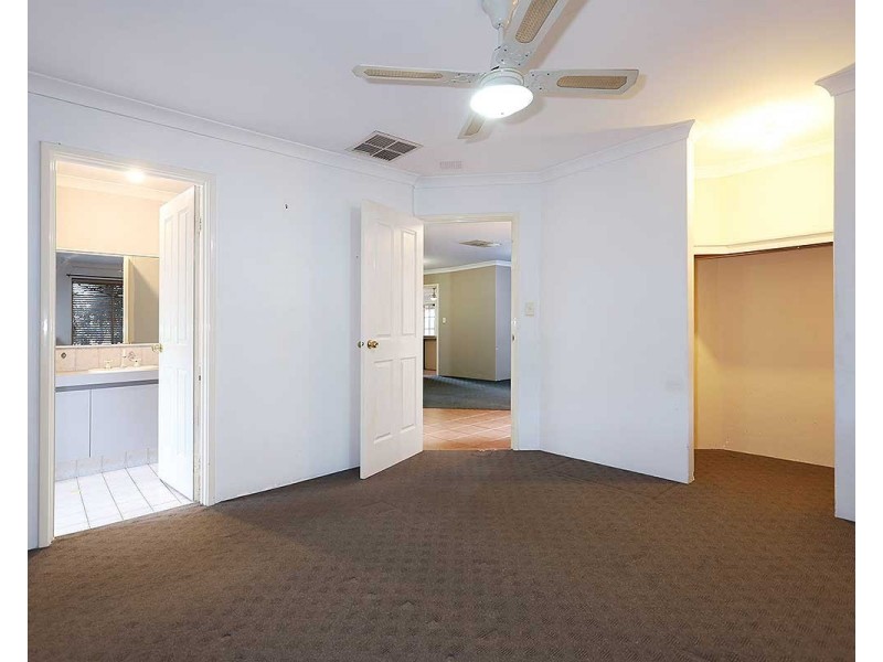 77 Riverside Lane, Seville Grove WA 6112