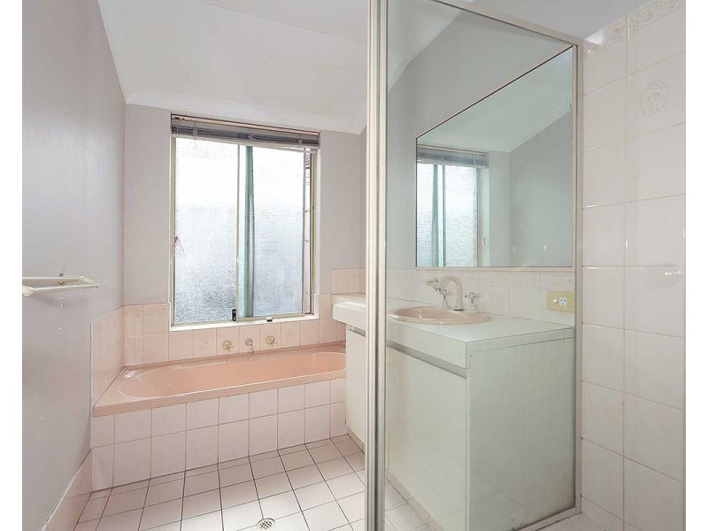 77 Riverside Lane, Seville Grove WA 6112