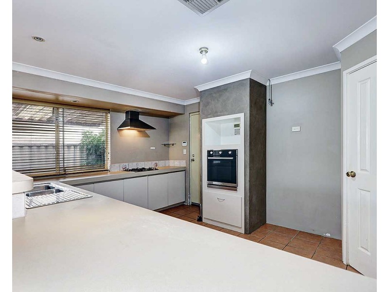 77 Riverside Lane, Seville Grove WA 6112