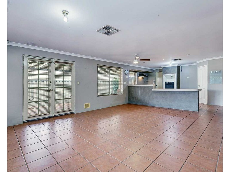 77 Riverside Lane, Seville Grove WA 6112