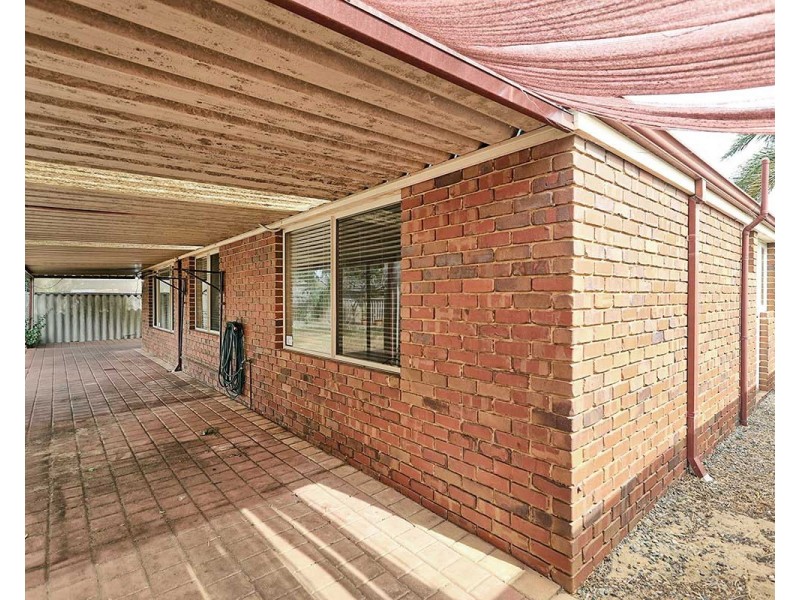 77 Riverside Lane, Seville Grove WA 6112