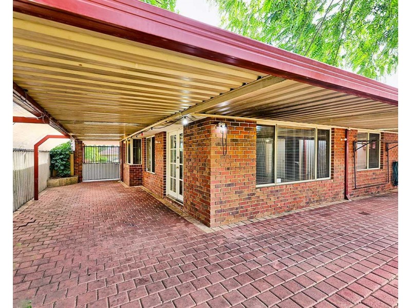 77 Riverside Lane, Seville Grove WA 6112