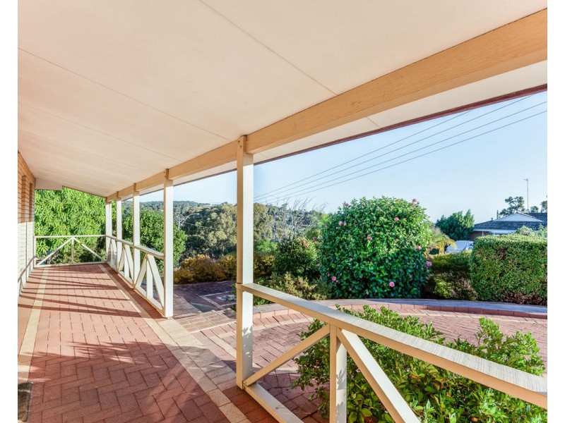 17 Wangoola Terrace, Mount Nasura WA 6112