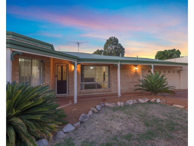 32 Hill Street, Kelmscott WA 6111