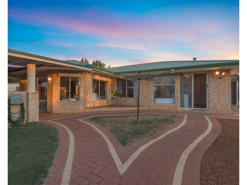 32 Hill Street, Kelmscott WA 6111