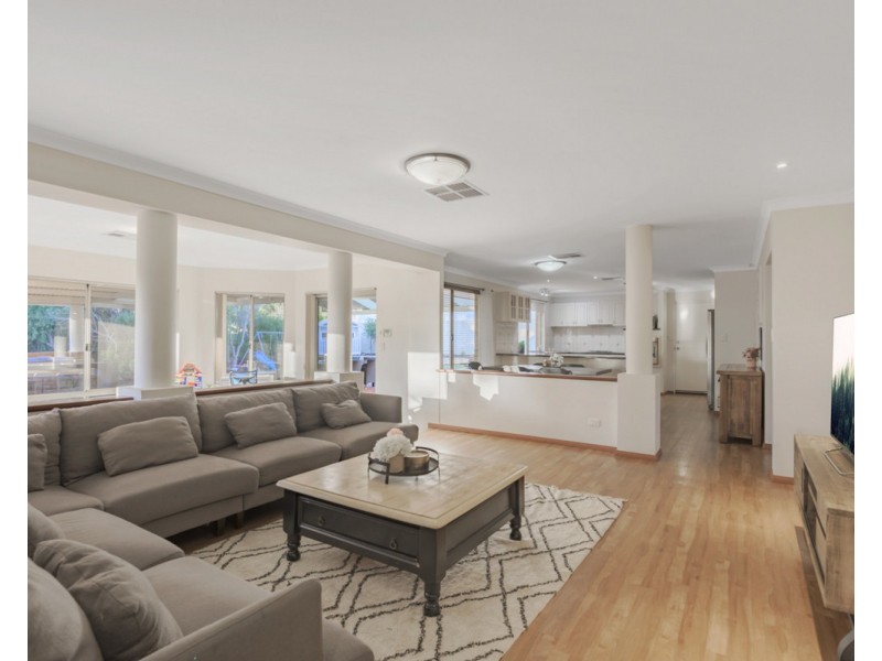 32 Hill Street, Kelmscott WA 6111