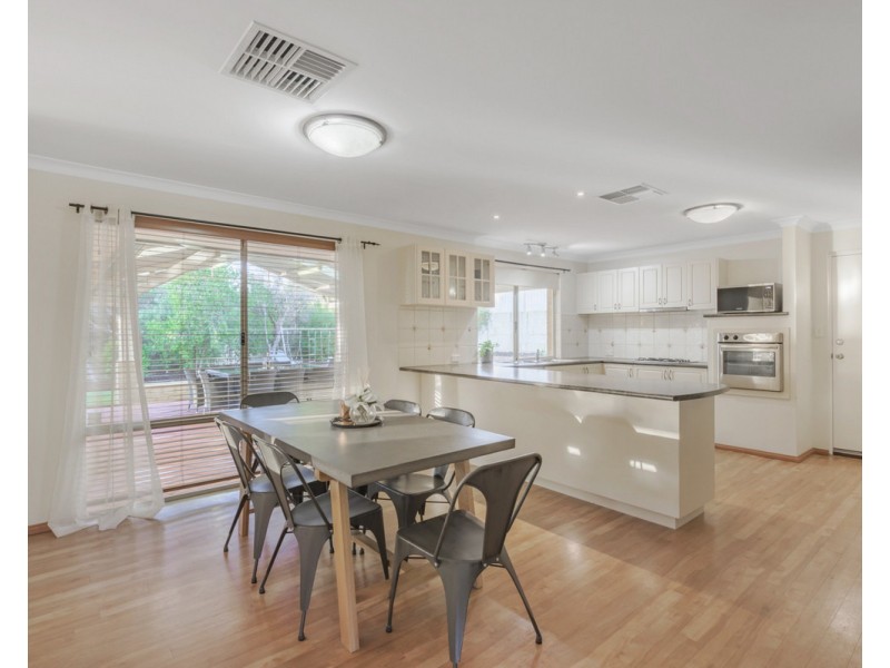 32 Hill Street, Kelmscott WA 6111