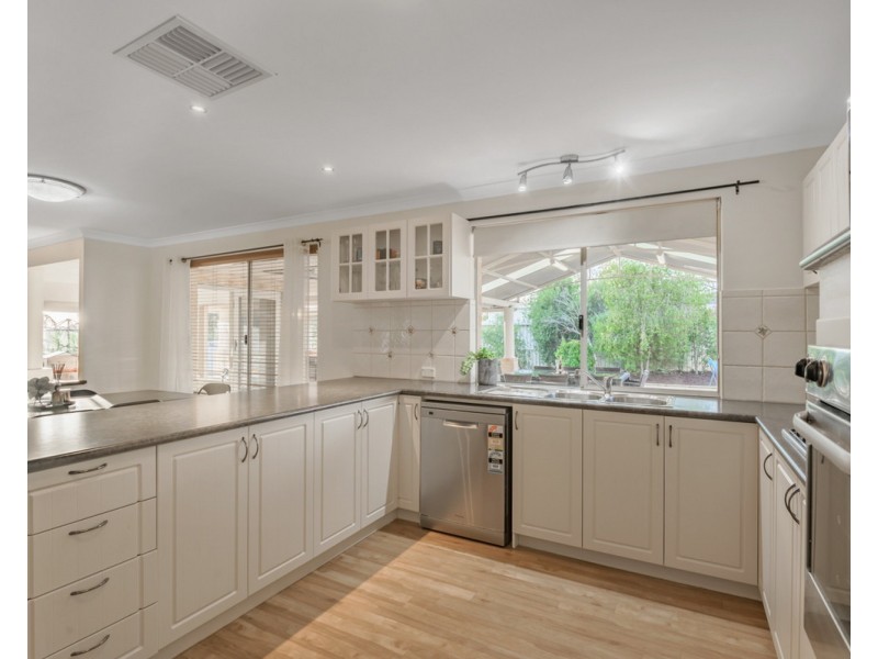 32 Hill Street, Kelmscott WA 6111