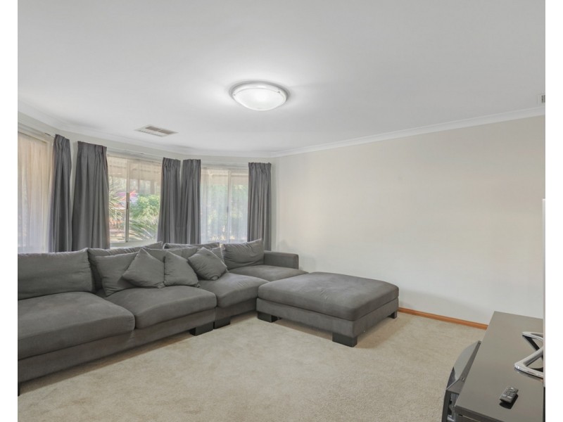 32 Hill Street, Kelmscott WA 6111