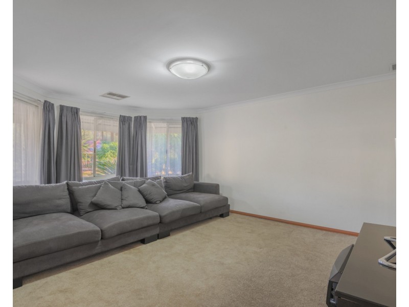 32 Hill Street, Kelmscott WA 6111