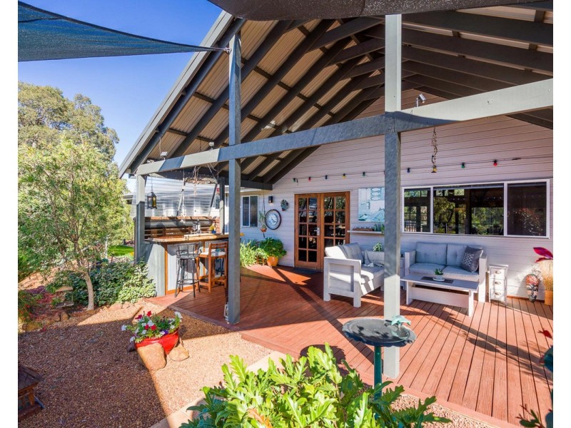 10 Fyfield Way, Bedfordale WA 6112