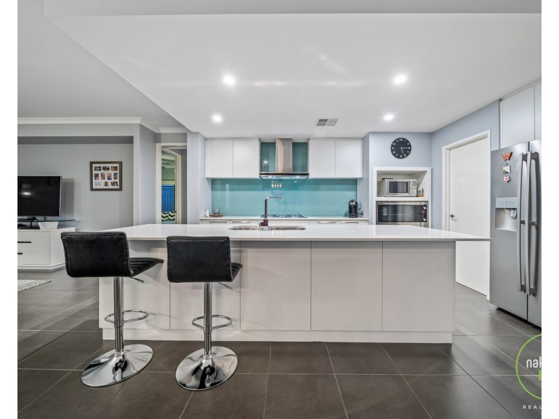 35 Needlewood Loop, Wandi WA 6167