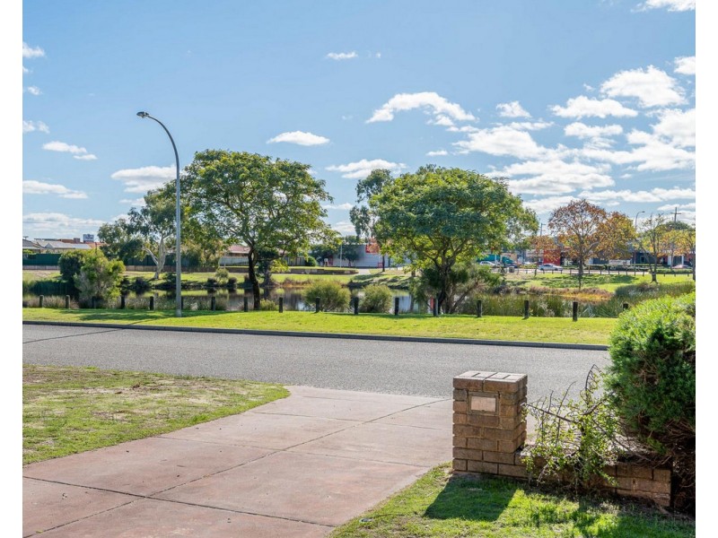 11 Wateredge Road, Thornlie WA 6108